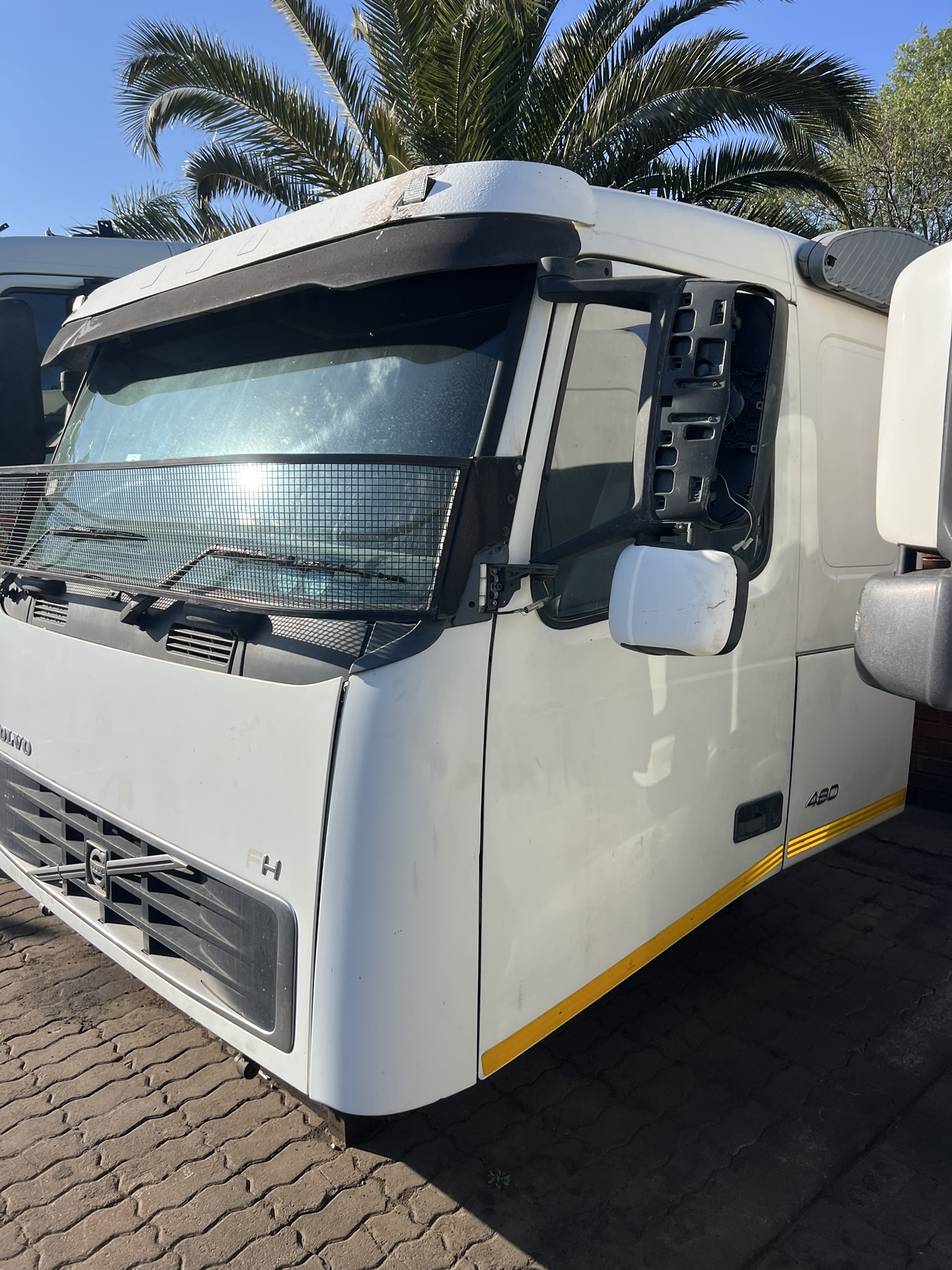 VOLVO FH V2 3 LOW ROOF CAB