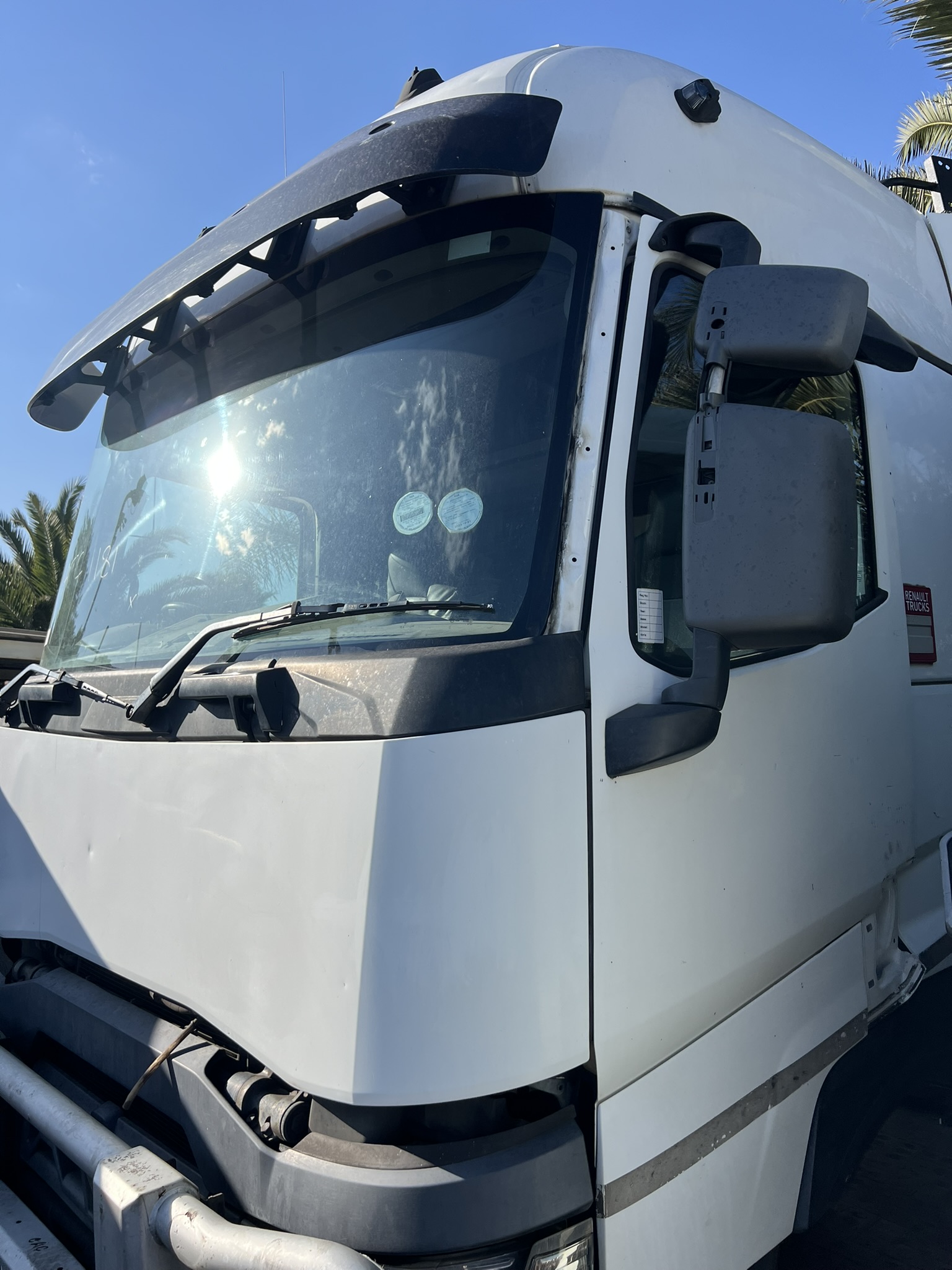 RENAULT NEW SHAPE CAB