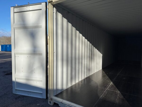 As-Is 40 ft High Cube Refrigerated Shipping Container – Beige or Red - Image 18